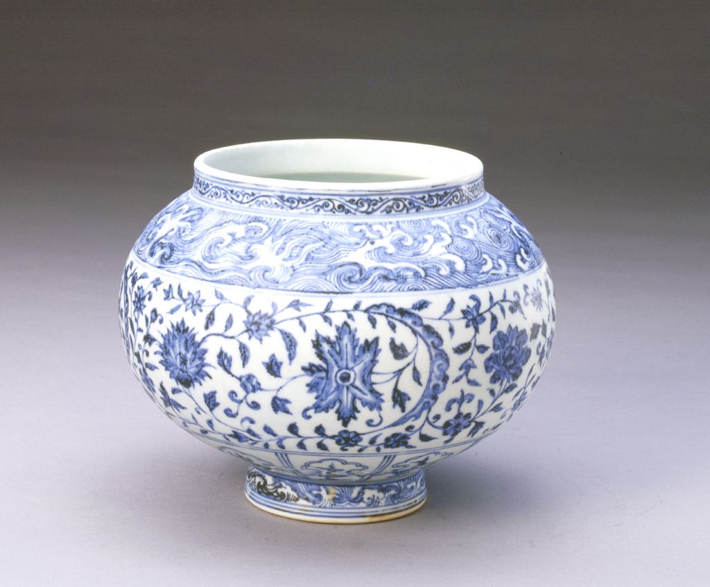 图片[1]-Blue and white pot with tangled branches-China Archive